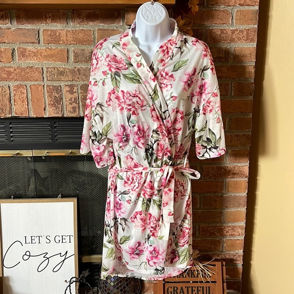 Show Me Your MuMu Brie White Pink Floral Roses Robe - Picture 1 of 5